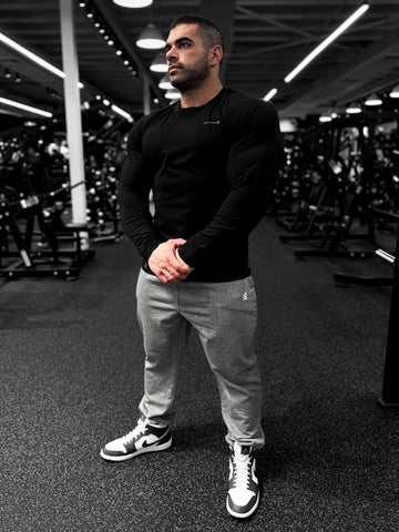 Titan Muscle-Fit Long Sleeve T-Shirt - Black