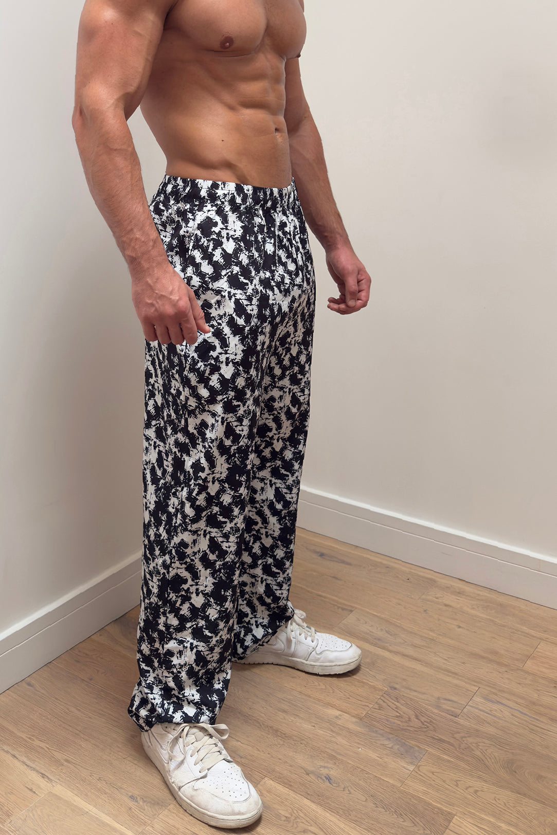 Vintage Flex Joggers - B&W Paint Brushes